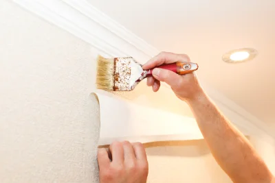 Pose de papier peint à Champs — revêtements muraux et toiles de verre